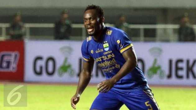 Michael Essien bị đội bóng Indonesia cắt hợp đồng - Bóng Đá