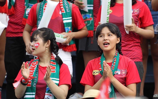 Dàn mỹ nữ lặn lội phương xa cổ vũ Công Phượng, Tuấn Anh - Bóng Đá