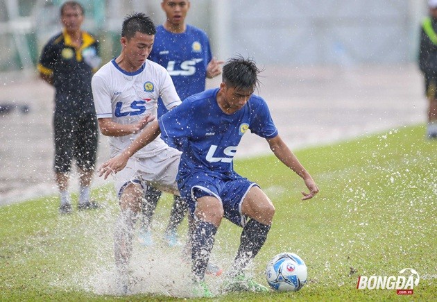 Chùm ảnh: Lứa đàn em Công Phượng thất bại trong trận thuỷ chiến với U17 PVF - Bóng Đá
