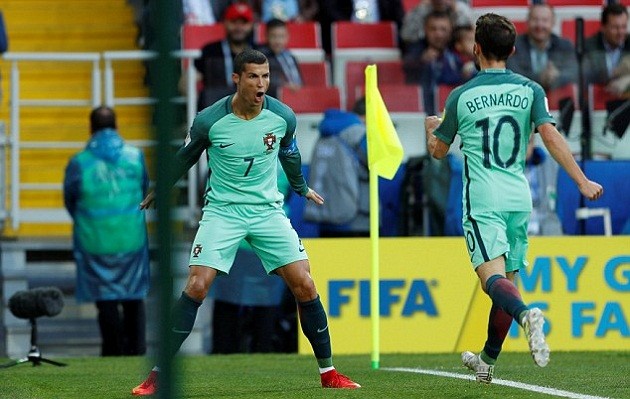 CR7 bùng nổ giúp Bồ Đào Nha rộng cửa đi tiếp - Bóng Đá