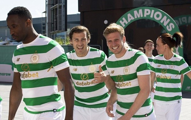 Celtic ra mắt áo đấu mới nhân kỉ niệm 50 năm vô địch C1 - Bóng Đá