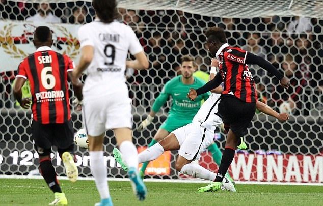 Balotelli đập tan hy vọng của PSG trong ngày Di Maria và Motta nhận thẻ đỏ - Bóng Đá