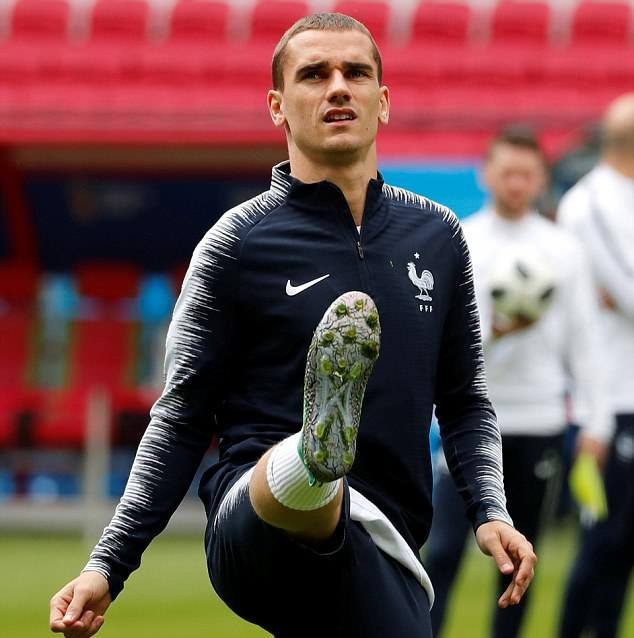 Bị Ronaldo giơ nắm đấm dọa, Dybala đáp trả không vừa - Bóng Đá
