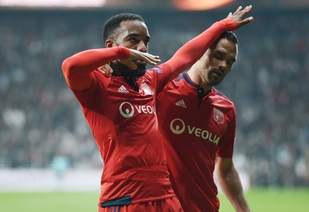 Lyon chiến thắng kịch tính Besiktas trên chấm phạt đền - Bóng Đá