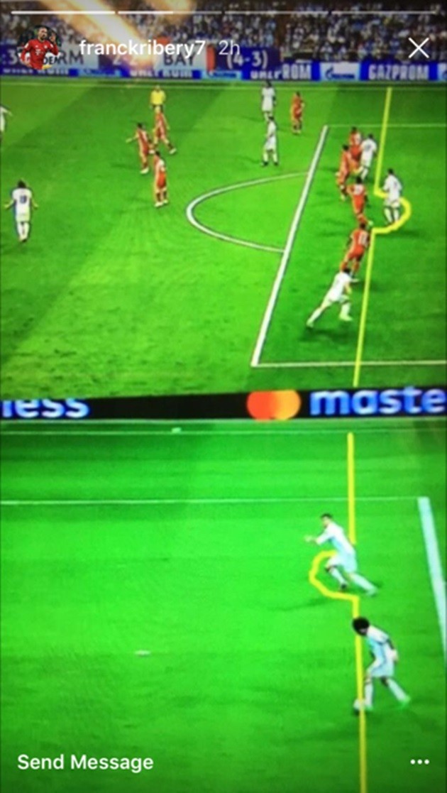Mesut Oezil nhận gạch đá khi chơi PES tại gia - Bóng Đá