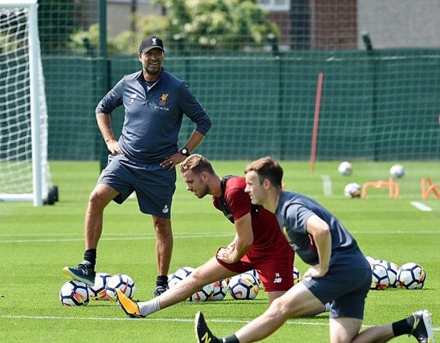 The Kop hăng say tập luyện trong ngày đầu hội quân - Bóng Đá