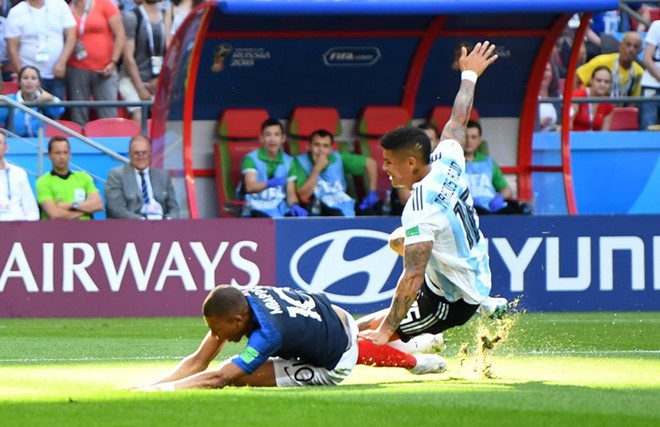 Thi đấu như Ronaldo ‘béo’, Mbappe khiến Messi mất hút - Bóng Đá