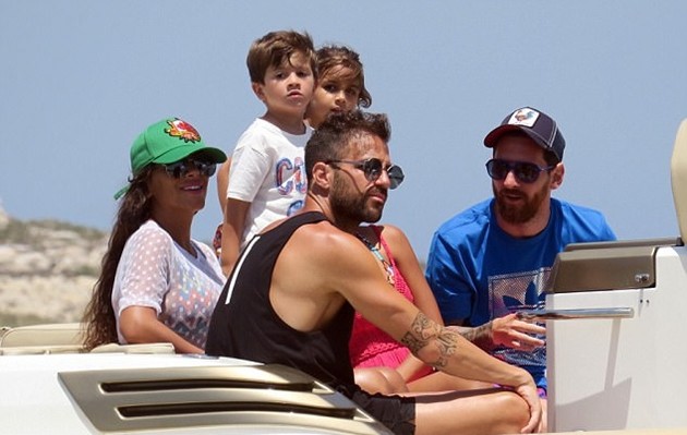 Messi hạnh phúc bên... Fabregas tại đảo Balaeric  - Bóng Đá