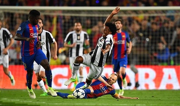 Bị Chelsea công khai loại, Costa 'sầu lẻ bóng' trên sân tập La Roja - Bóng Đá