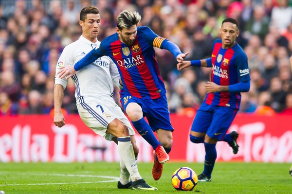 Cận cảnh áo đấu thứ 3 lạ lẫm của Tottenham Hotspur - Bóng Đá