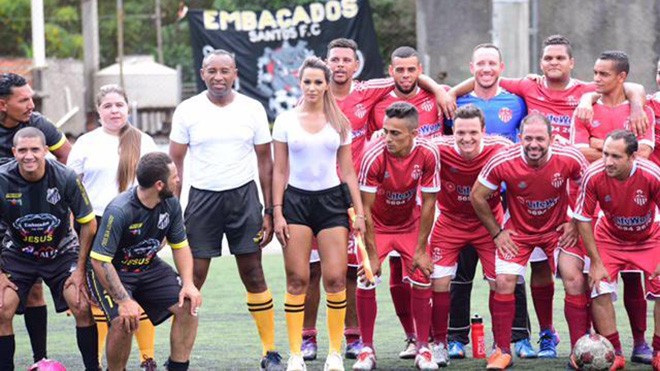 Trọng tài không nội y khiến dàn cầu thủ Brazil không thể đá - Bóng Đá