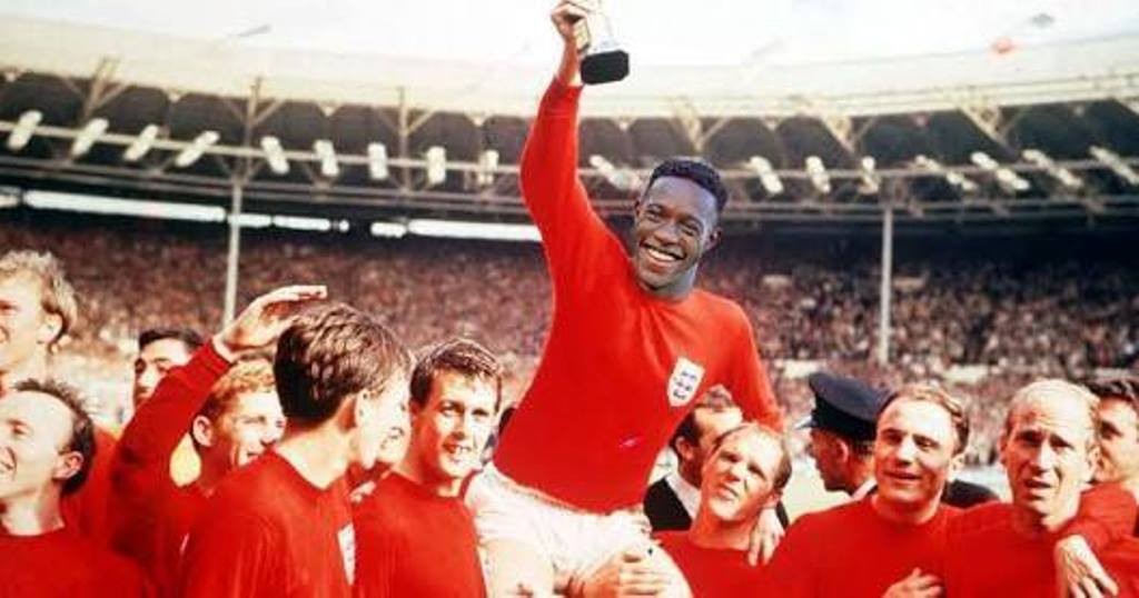 Arsenal tung loạt ảnh chế cực hài về 'King Welbeck' - Bóng Đá