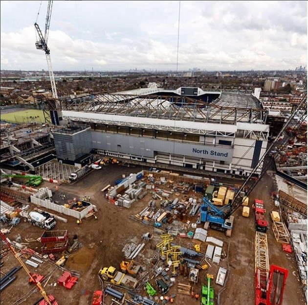 Sân White Hart Lane chuẩn bị 