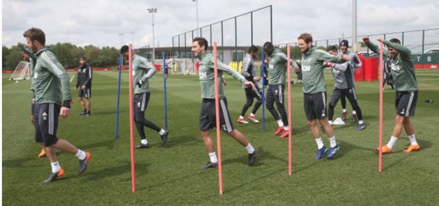 Bầu không khí lễ hội tại Stamford Bridge - Bóng Đá