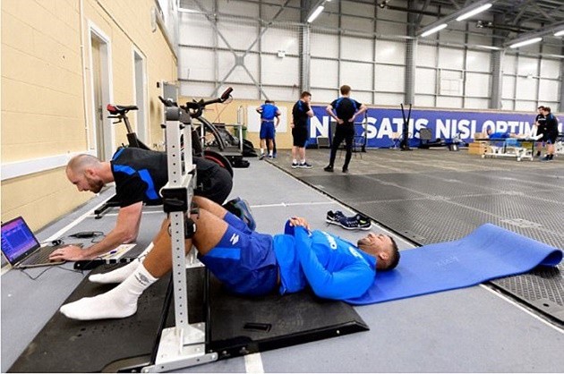 Sao Everton ráo riết rèn thể lực, chờ ngày tái xuất - Bóng Đá