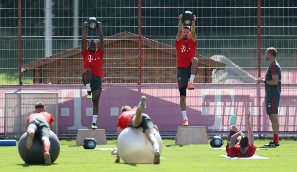 Những thái cực trái ngược nhau ngày Bayern Munich hội quân - Bóng Đá