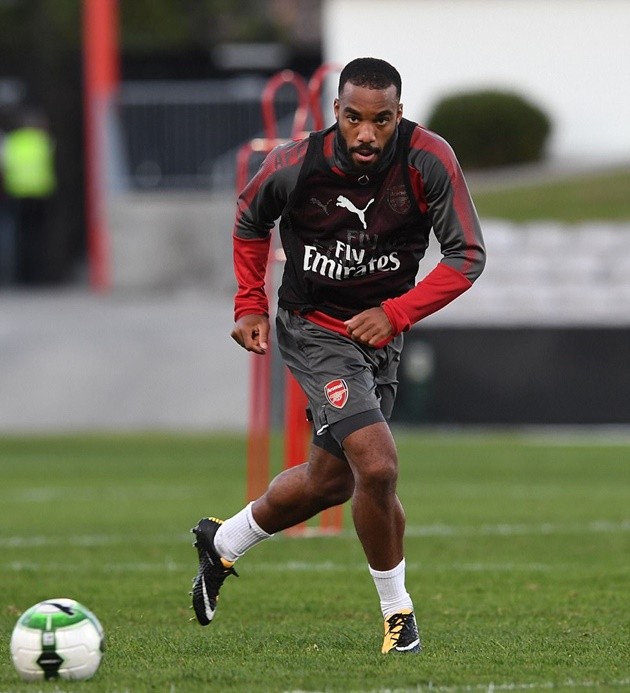 Arsenal phấn khích, làm quen sân Sydney - Bóng Đá