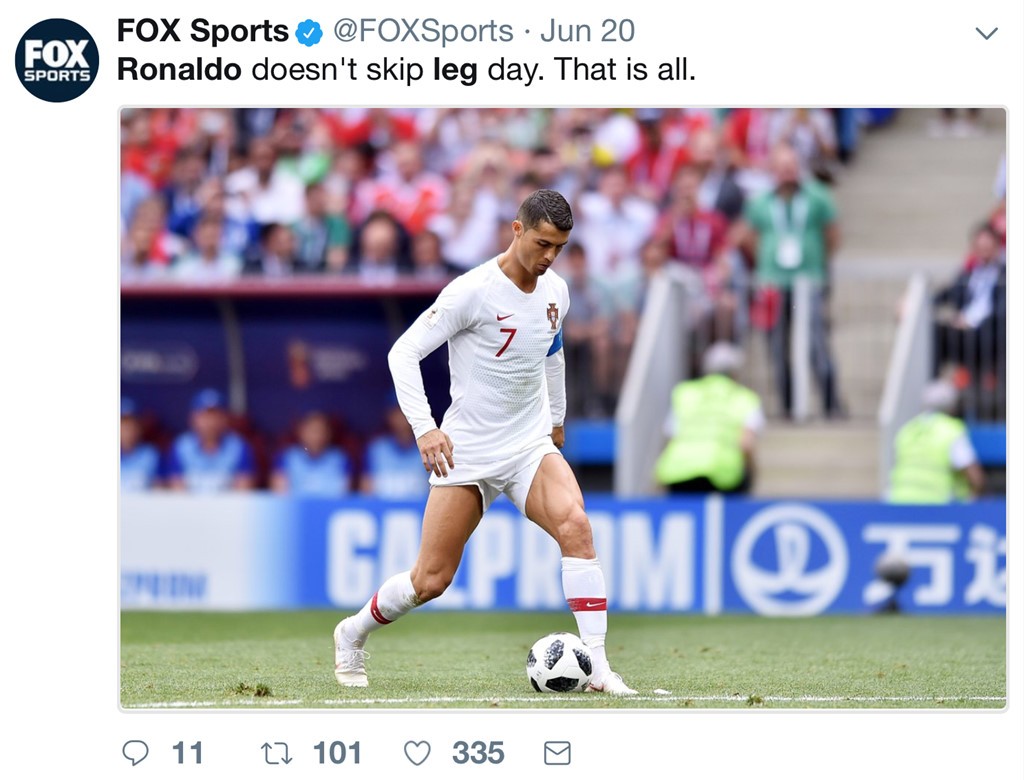 Ronaldo bị chế giễu vì hành động vén cao quần chuẩn bị sút phạt - Bóng Đá