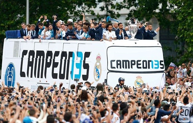 Gạt mọi chỉ trích, Sergio Ramos được chào đón như người hùng ở Madrid - Bóng Đá