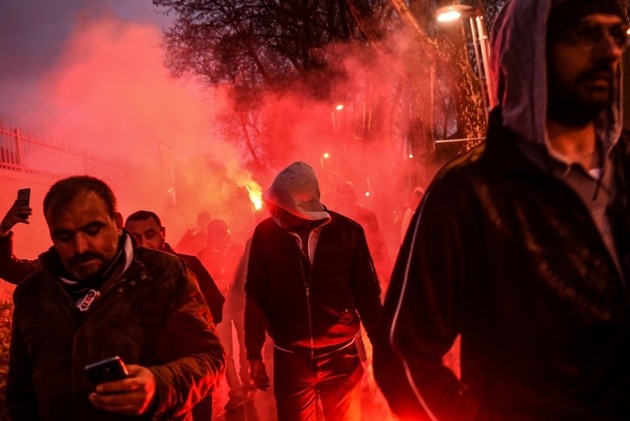 Lyon chiến thắng kịch tính Besiktas trên chấm phạt đền - Bóng Đá