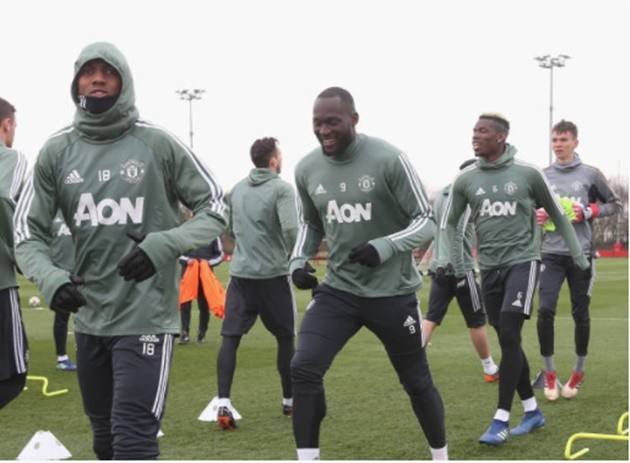 Nhận tin vui trước derby, sân tập Man Utd rộn tiếng cười - Bóng Đá