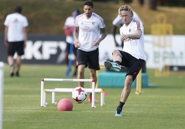 Bonucci đỏ mặt vì bài tâp của Montella - Bóng Đá