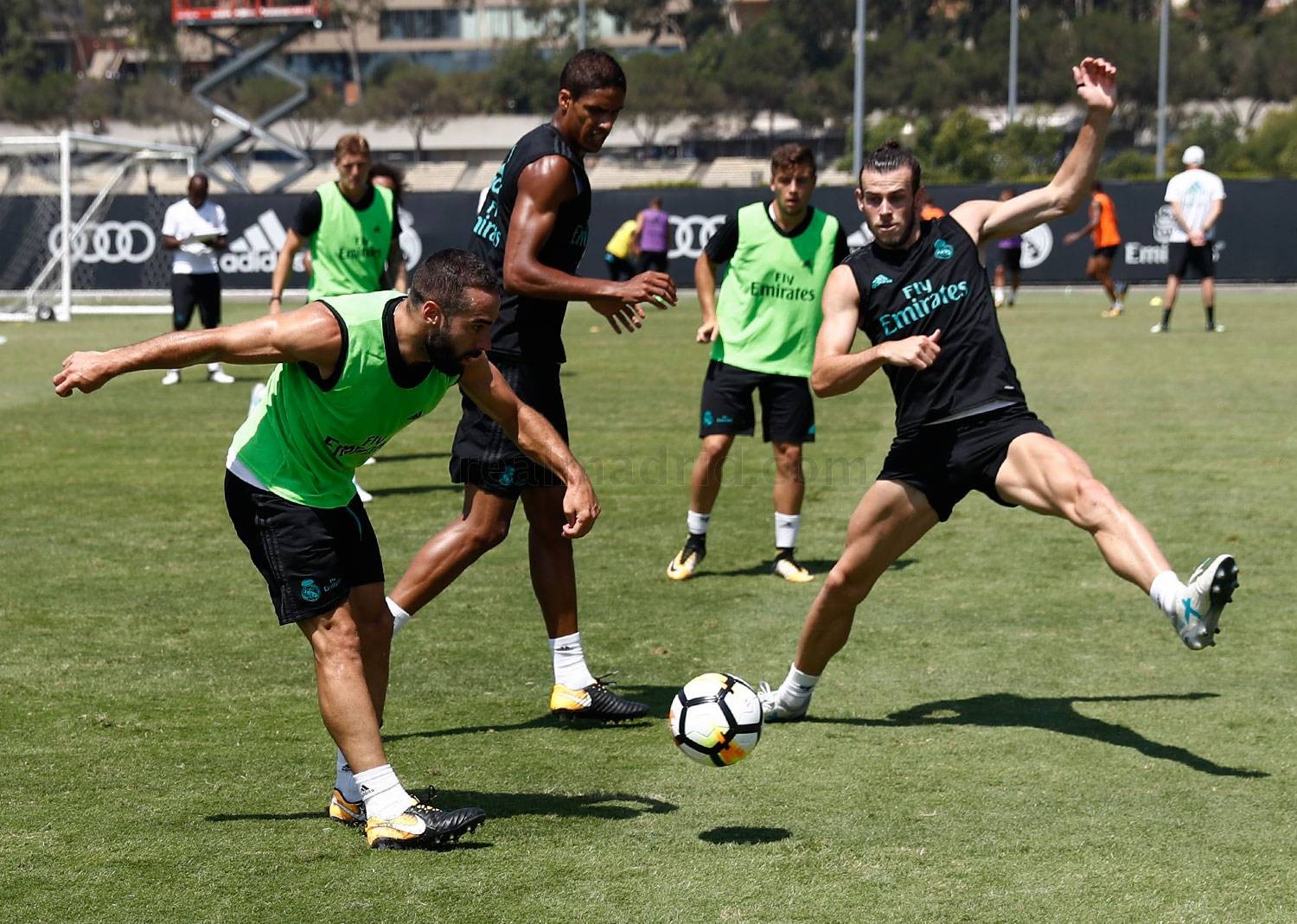 Sân tập vắng sao, tân binh 60 triệu bảng của Man City tha hồ thể hiện tuyệt kĩ - Bóng Đá