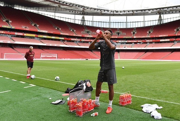Tiếp Man City, HLV Emery đưa ra quyết định chưa từng có - Ảnh, Welbeck - Bóng Đá