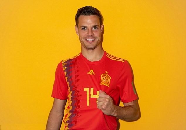 ramos khoe hình xăm - Bóng Đá
