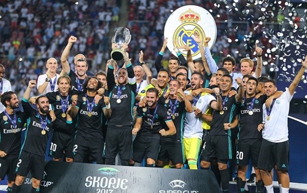 Thua Real, Lukaku trở về Anh trong trạng thái 