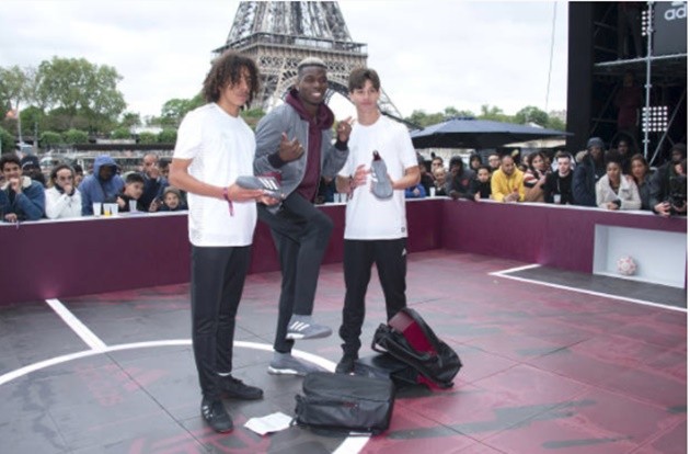 Pogba rạng rỡ bên mẹ hiền trong chiến dịch quảng bá cho Adidas - Bóng Đá