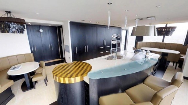 Phil Neville tậu nhà mới, view đẹp rụng rời - Bóng Đá