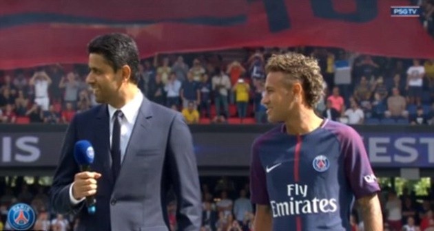 Neymar được chào đón như siêu sao Hollywood ở sân Công viên các hoàng tử - Bóng Đá