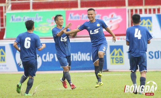 Chùm ảnh: Lứa đàn em Công Phượng thất bại trong trận thuỷ chiến với U17 PVF - Bóng Đá