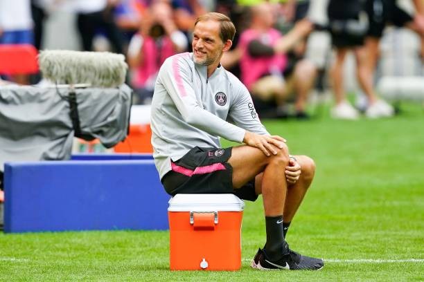 Từ bỏ chiếc ghế, Thomas Tuchel chọn vật dụng 'khó đỡ' để ngồi chỉ đạo - Bóng Đá