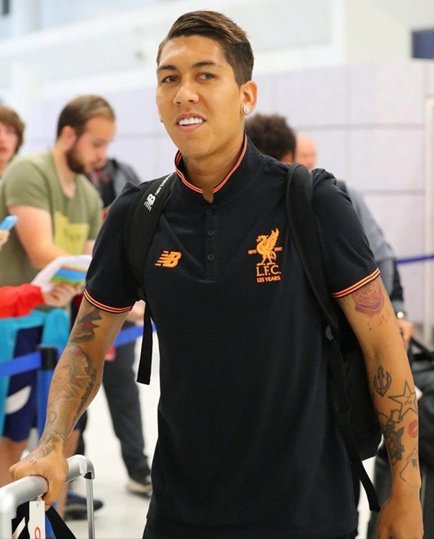 Liverpool được NHM chào đón nồng nhiệt sau khi trở lại Anh - Bóng Đá