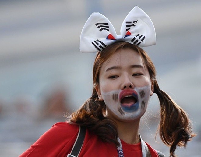 Những khoảnh khắc đáng yêu của các fan nữ xinh đẹp tại World Cup 2018 - Bóng Đá