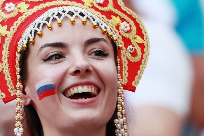 Những chiếc mũ truyền thống ấn tượng từ các fan nữ xinh đẹp tại World Cup 2018 - Bóng Đá