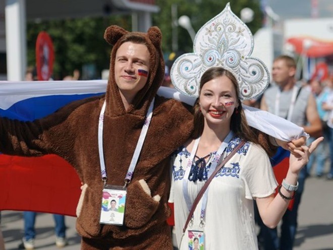 Những chiếc mũ truyền thống ấn tượng từ các fan nữ xinh đẹp tại World Cup 2018 - Bóng Đá