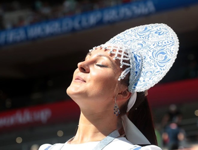Những chiếc mũ truyền thống ấn tượng từ các fan nữ xinh đẹp tại World Cup 2018 - Bóng Đá