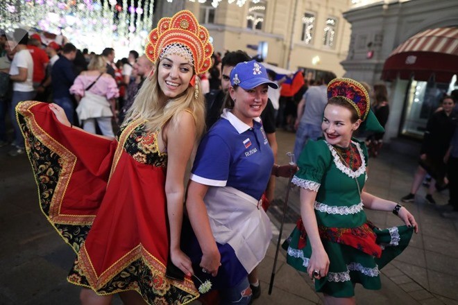 Những chiếc mũ truyền thống ấn tượng từ các fan nữ xinh đẹp tại World Cup 2018 - Bóng Đá
