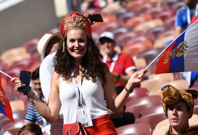Những chiếc mũ truyền thống ấn tượng từ các fan nữ xinh đẹp tại World Cup 2018 - Bóng Đá