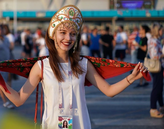 Những chiếc mũ truyền thống ấn tượng từ các fan nữ xinh đẹp tại World Cup 2018 - Bóng Đá