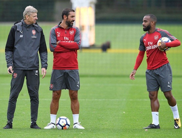 Đến lượt huyền thoại Arsenal khuyên Martial gia nhập Pháo thủ - Bóng Đá
