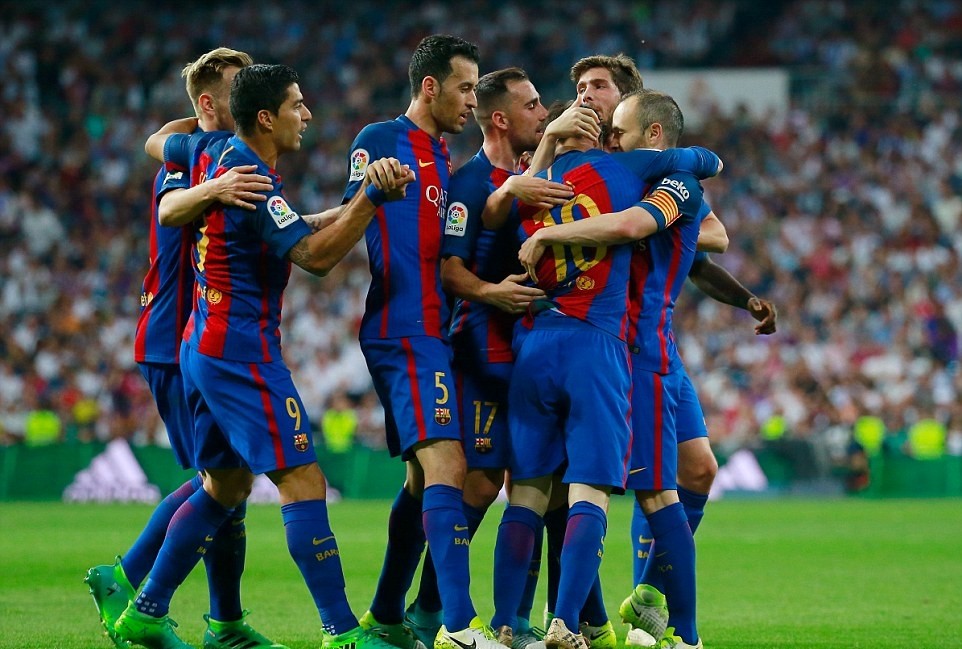 Chùm ảnh: Messi ngậm bông băng vẫn giúp Barca đánh bại Real - Bóng Đá