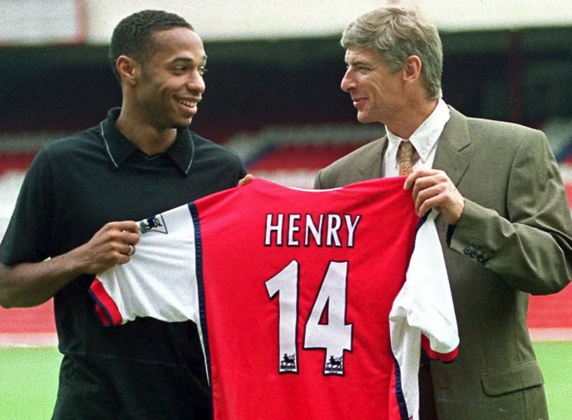 Đội hình 'bá đạo' của Arsenal thời Arsene Wenger - Bóng Đá