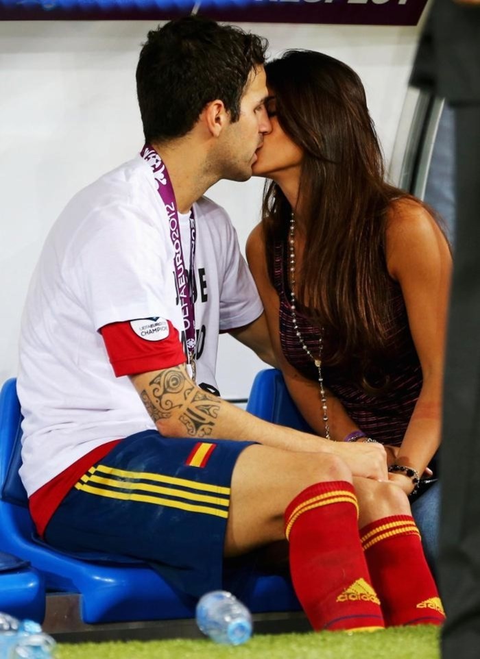 Sau tất cả, Fabregas kết hôn với 'mẹ của 3 đứa con' - Bóng Đá