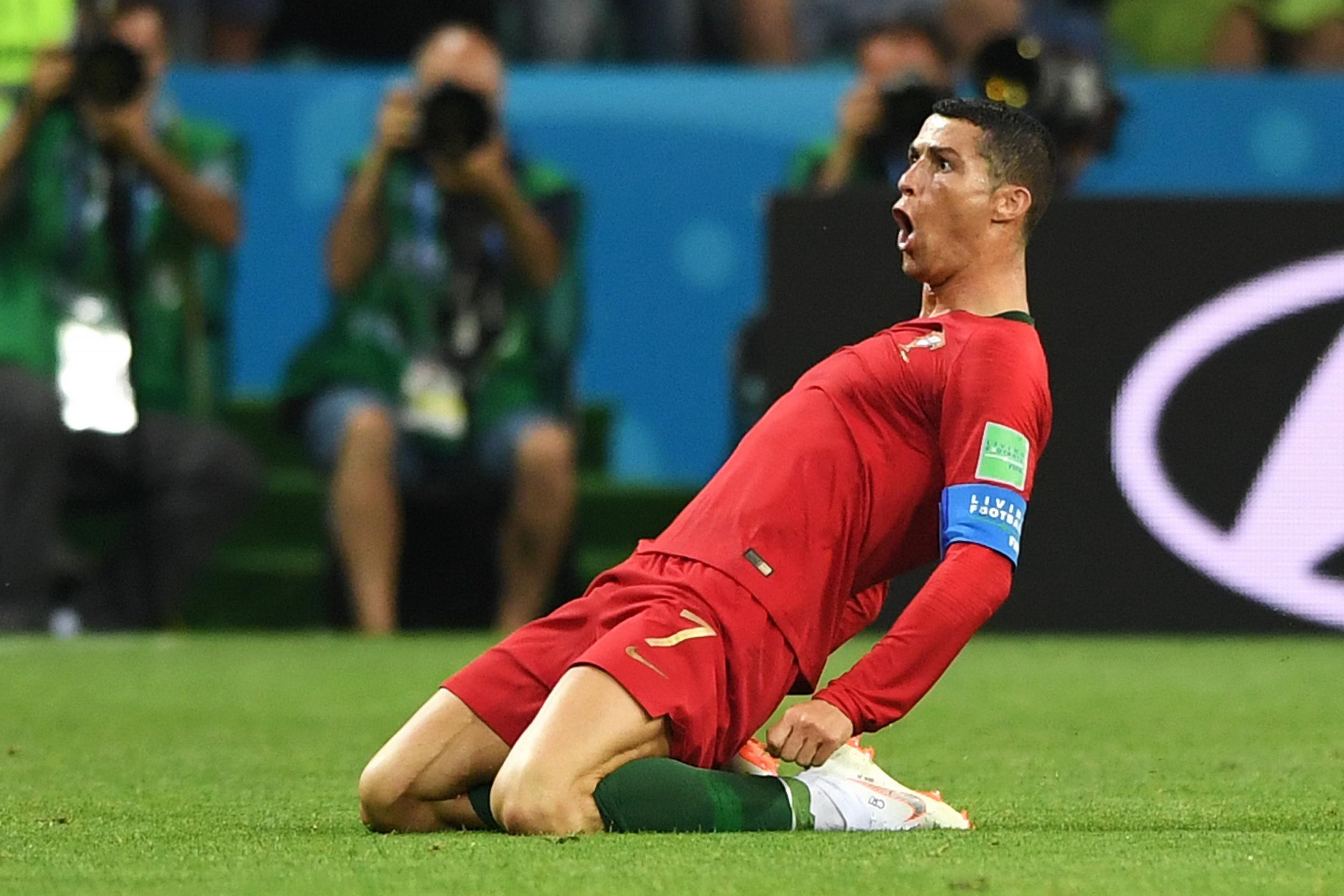 Ronaldo và nụ cười tinh quái - Bóng Đá