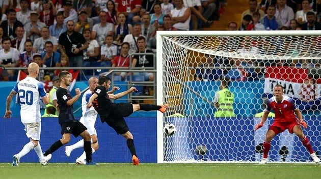Chiến đấu đổ máu, Iceland vẫn cay đắng rời giải vì sai lầm hàng thủ - Bóng Đá