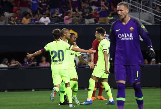 Ảnh tài năng trẻ Real Sergio Lopez xin áo Sanchez - Bóng Đá